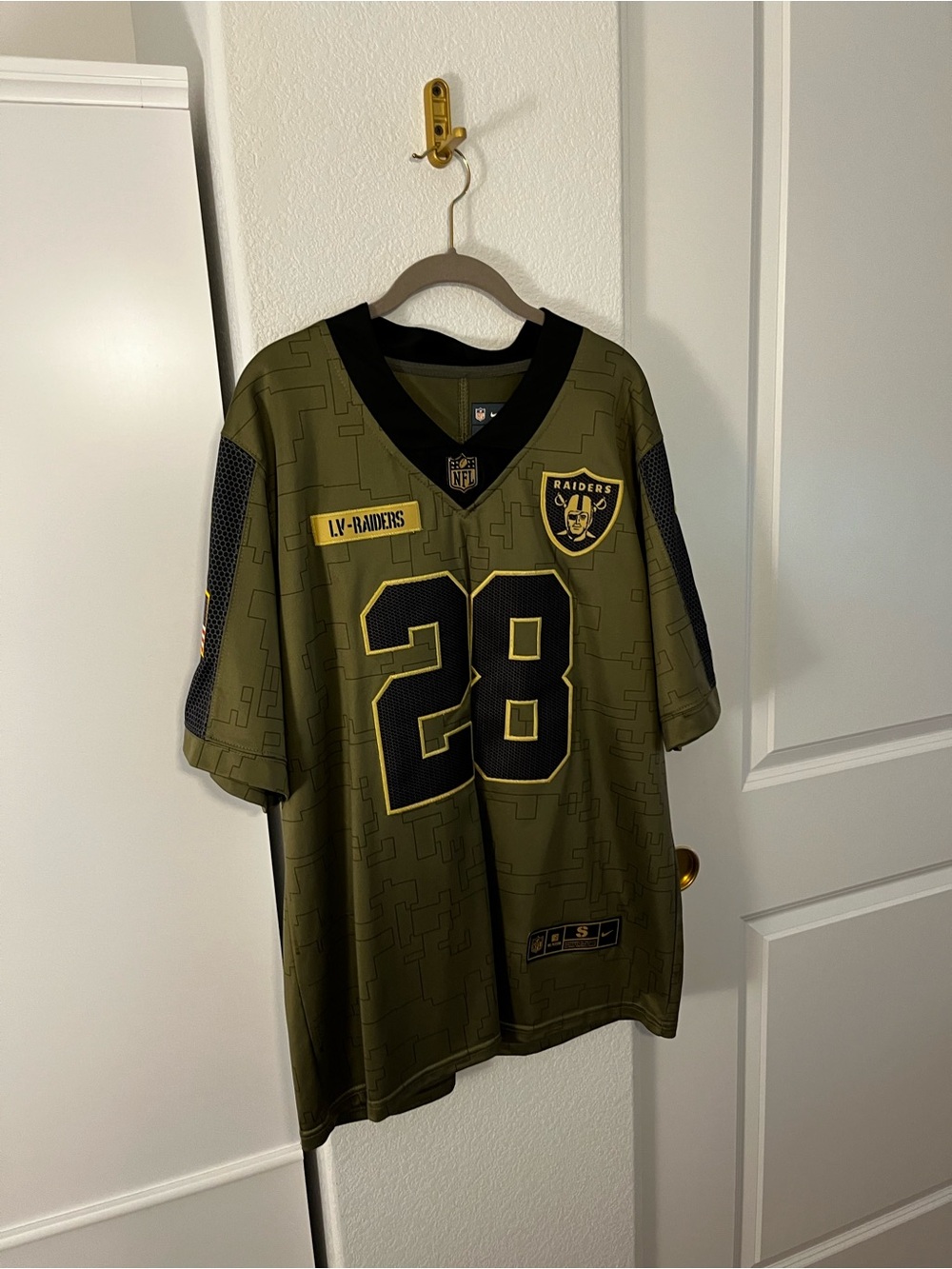Nike On Field Raiders Josh Jacobs #28 Salute to Service Jersey Small